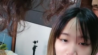 日韩欧美不卡一区二区高清-vavababy 面 試 畢 業 生 被 颻 渴 的 OL約 到 旅 館 脫 下 褲 子 吃 各 種 姿 勢 狂 抽 猛 送 全 部 射 嘴 巴 吞 淨